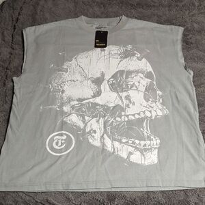 Gray Skull Graphic Men's Tee